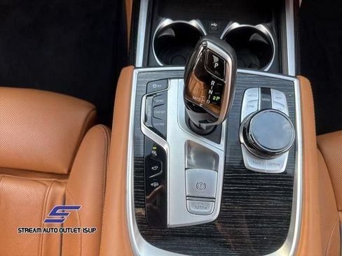 Used 2022 BMW 750Li xDrive AWD/4WD image 31