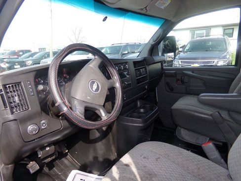 Used 2009 Chevrolet Express 3500 RWD image 13