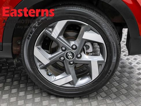 Used 2024 Hyundai Venue SEL image 33