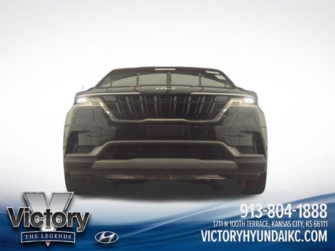 Used 2024 Kia Carnival LX FWD image 3