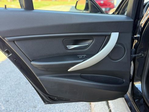 Used 2018 BMW 320i xDrive Sedan w/ Convenience Package image 40