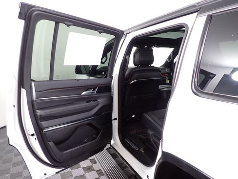 New 2026 Jeep Grand Wagoneer Summit AWD/4WD image 39