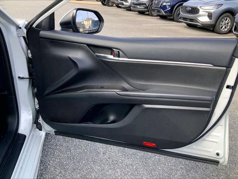 Used 2022 Toyota Camry SE image 20