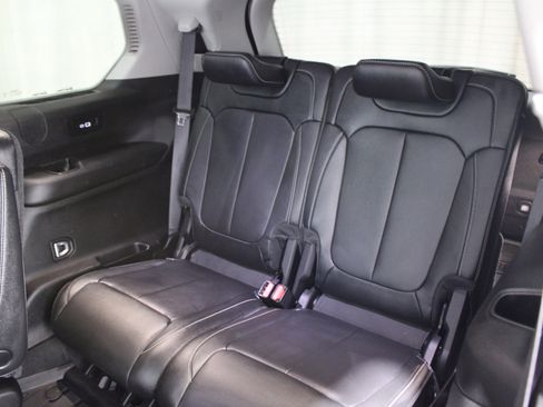 Used 2024 Jeep Grand Cherokee L Limited w/ Black Appearance Package image 25