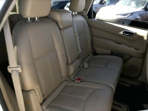 Used 2015 Nissan Pathfinder Platinum w/ Family Entertainment Package image 18