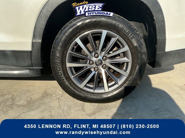 Used 2019 Toyota Highlander XLE FWD image 36