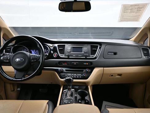 Used 2016 Kia Sedona EX FWD image 14