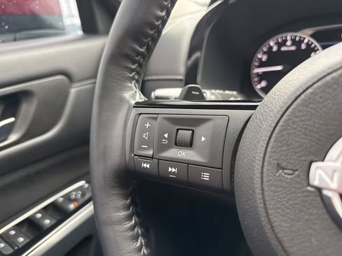Used 2023 Nissan Pathfinder SL AWD/4WD image 31