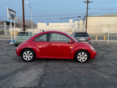 Used 2010 Volkswagen Beetle Coupe image 4