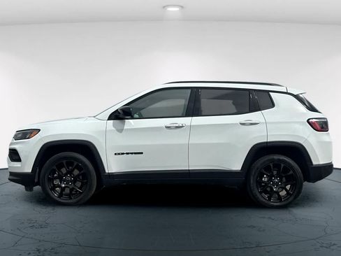 Used 2025 Jeep Compass Latitude w/ Convenience Group AWD/4WD image 9