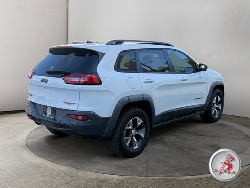 Used 2018 Jeep Cherokee Trailhawk w/ Cold Weather Group AWD/4WD image 7