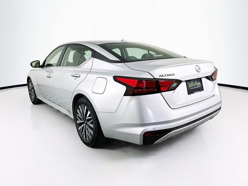 Used 2024 Nissan Altima 2.5 SV image 5