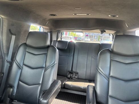Used 2018 Cadillac Escalade Platinum AWD/4WD image 35
