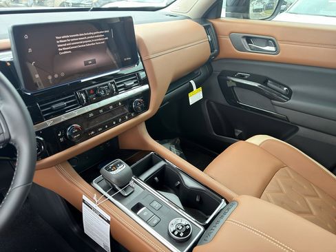 New 2026 Nissan Pathfinder Platinum image 24