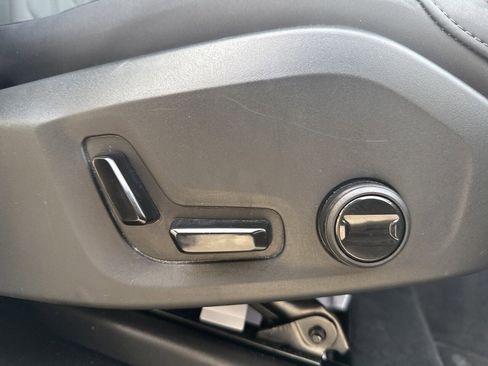 Used 2025 Volvo XC90 B6 Plus image 11