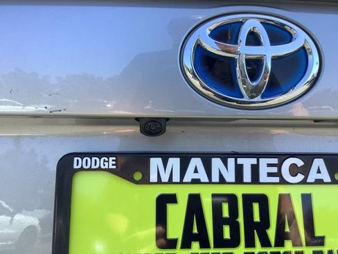 Used 2022 Toyota RAV4 LE AWD/4WD image 28