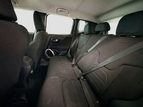 Used 2018 Jeep Renegade Latitude image 17