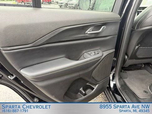 Used 2024 Jeep Grand Cherokee Altitude AWD/4WD image 12