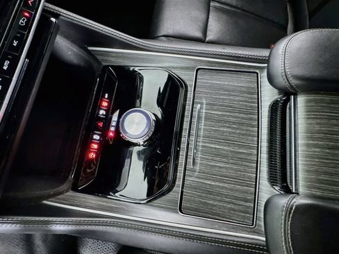Used 2024 Jeep Wagoneer L Series II RWD image 16
