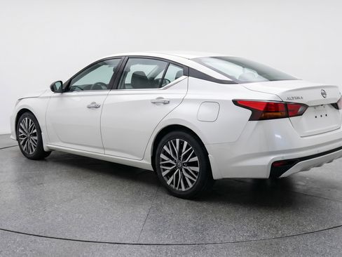 Used 2025 Nissan Altima 2.5 SV FWD image 6