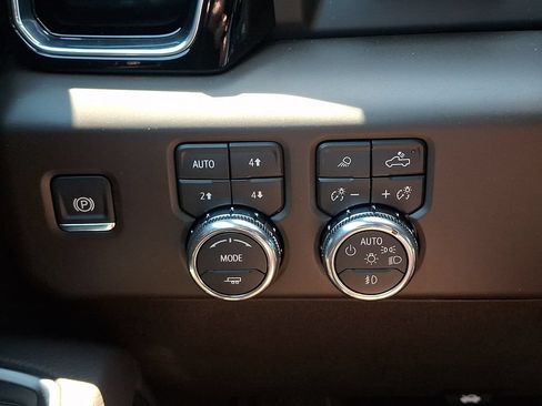 New 2026 GMC Sierra 2500 Denali w/ Denali Reserve Package AWD/4WD image 16