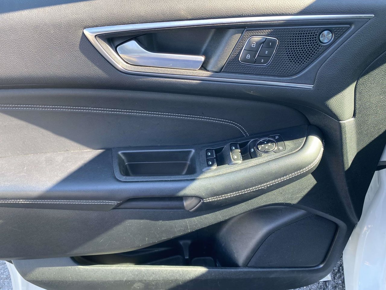 Used 2022 Ford Edge Titanium AWD/4WD image 25
