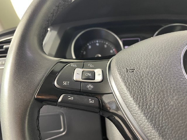 Used 2020 Volkswagen Tiguan SE w/ Panoramic Sunroof Package AWD/4WD image 11