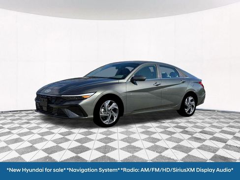 New 2025 Hyundai Elantra SEL image 2