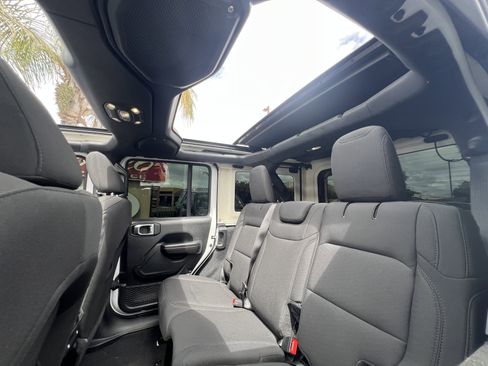 Used 2021 Jeep Wrangler Unlimited Sport image 17