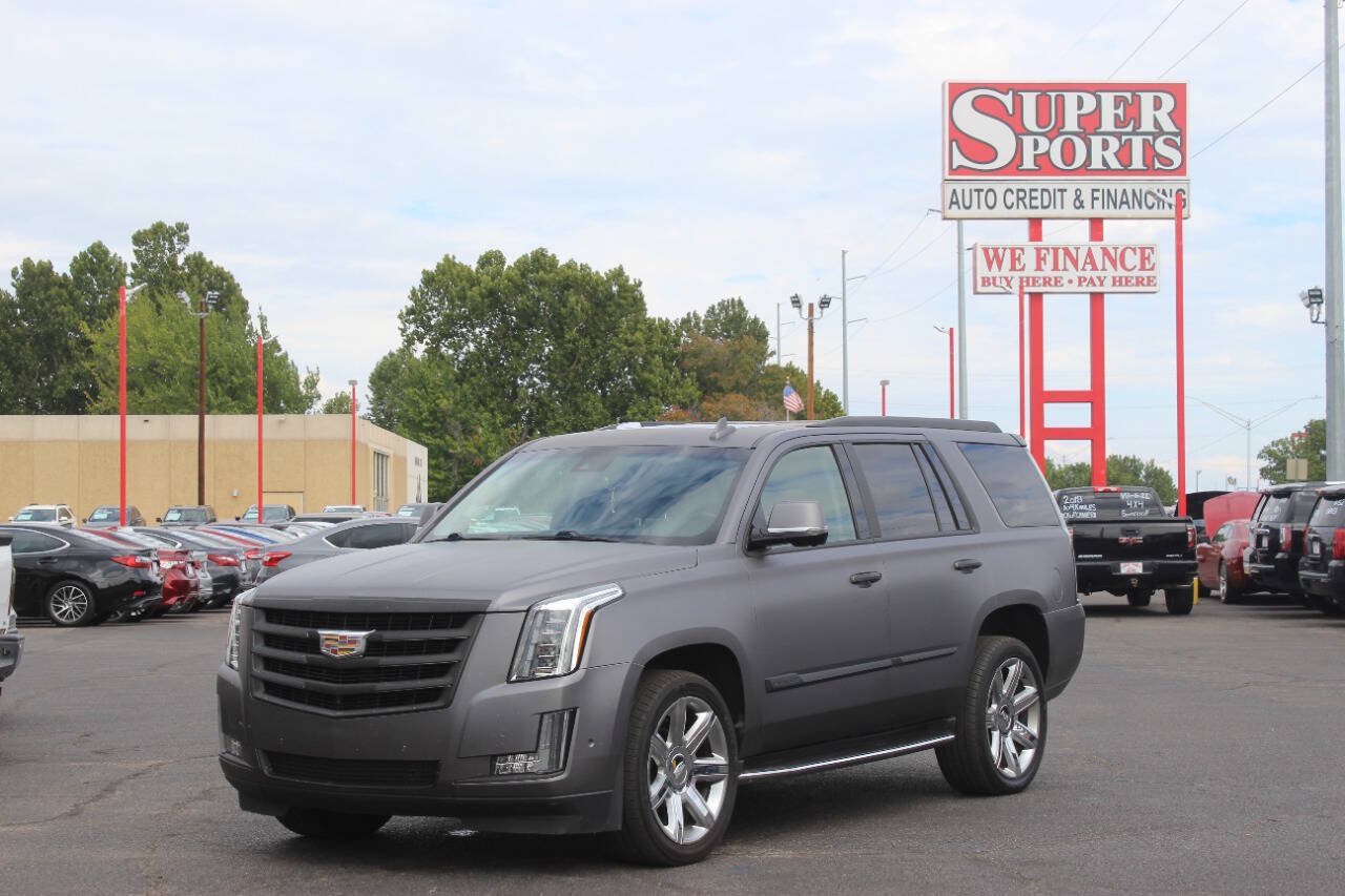 Used 2017 Cadillac Escalade Luxury AWD/4WD image 7