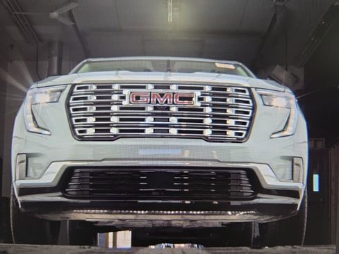 Used 2024 GMC Acadia Denali image 19