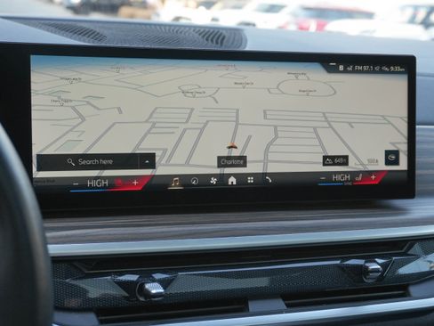 Certified 2025 BMW X7 xDrive40i image 23