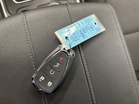 Used 2023 Chevrolet Traverse LT image 41