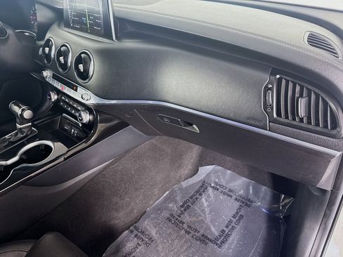 Used 2018 Kia Stinger Premium image 28