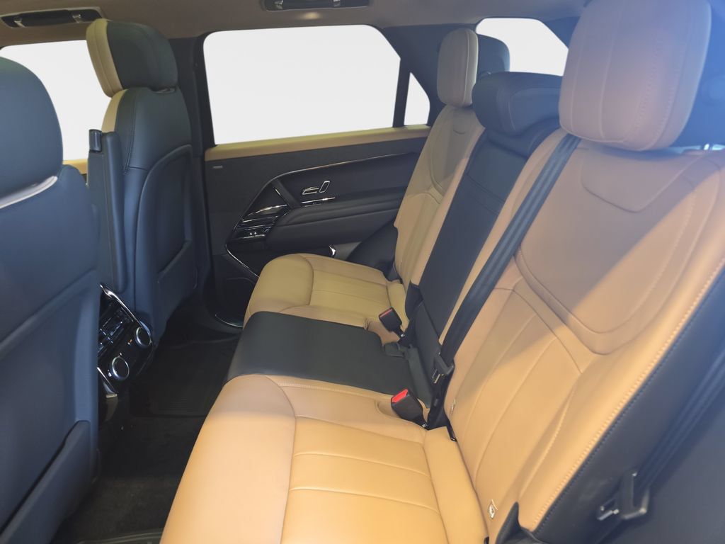 New 2026 Land Rover Range Rover Sport Dynamic SE AWD/4WD image 11
