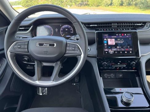 Used 2023 Jeep Grand Cherokee L Laredo w/ Luxury Tech Group I AWD/4WD image 17