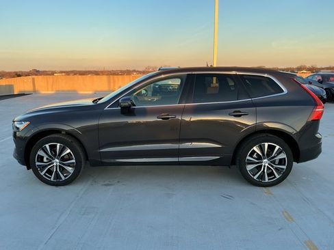 Used 2022 Volvo XC60 B5 Momentum w/ Advanced Package image 8