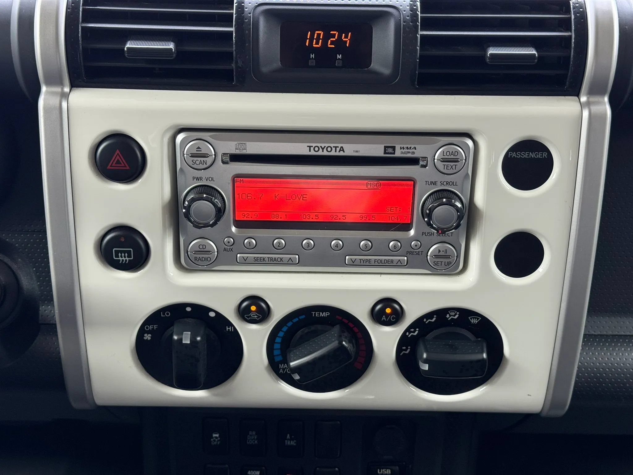 Used 2014 Toyota FJ Cruiser 4WD w/ Upgrade Package image 17