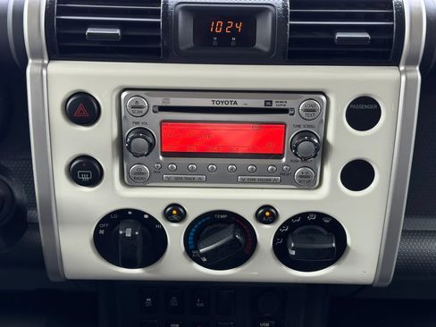Used 2014 Toyota FJ Cruiser 4WD w/ Upgrade Package image 17