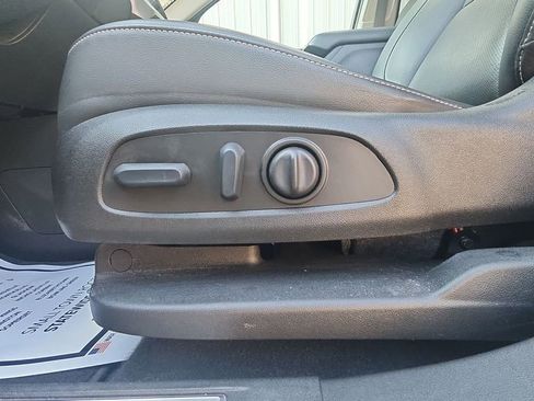 Used 2023 GMC Acadia SLT w/ Preferred Package image 16