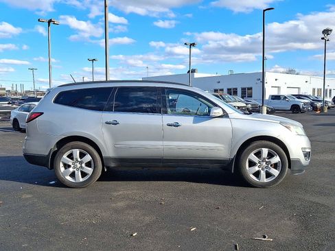 Used 2016 Chevrolet Traverse LT w/ Style and Technology Package image 8