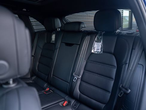 Certified 2025 Porsche Macan AWD/4WD image 21