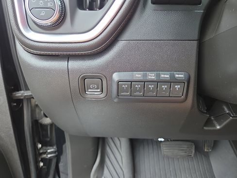 Used 2022 GMC Sierra 2500 AT4 w/ AT4 Preferred Package AWD/4WD image 29