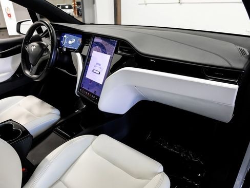 Used 2020 Tesla Model X Long Range image 16
