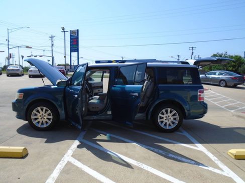 Used 2011 Ford Flex SEL w/ Rapid Spec Order Code FWD image 27