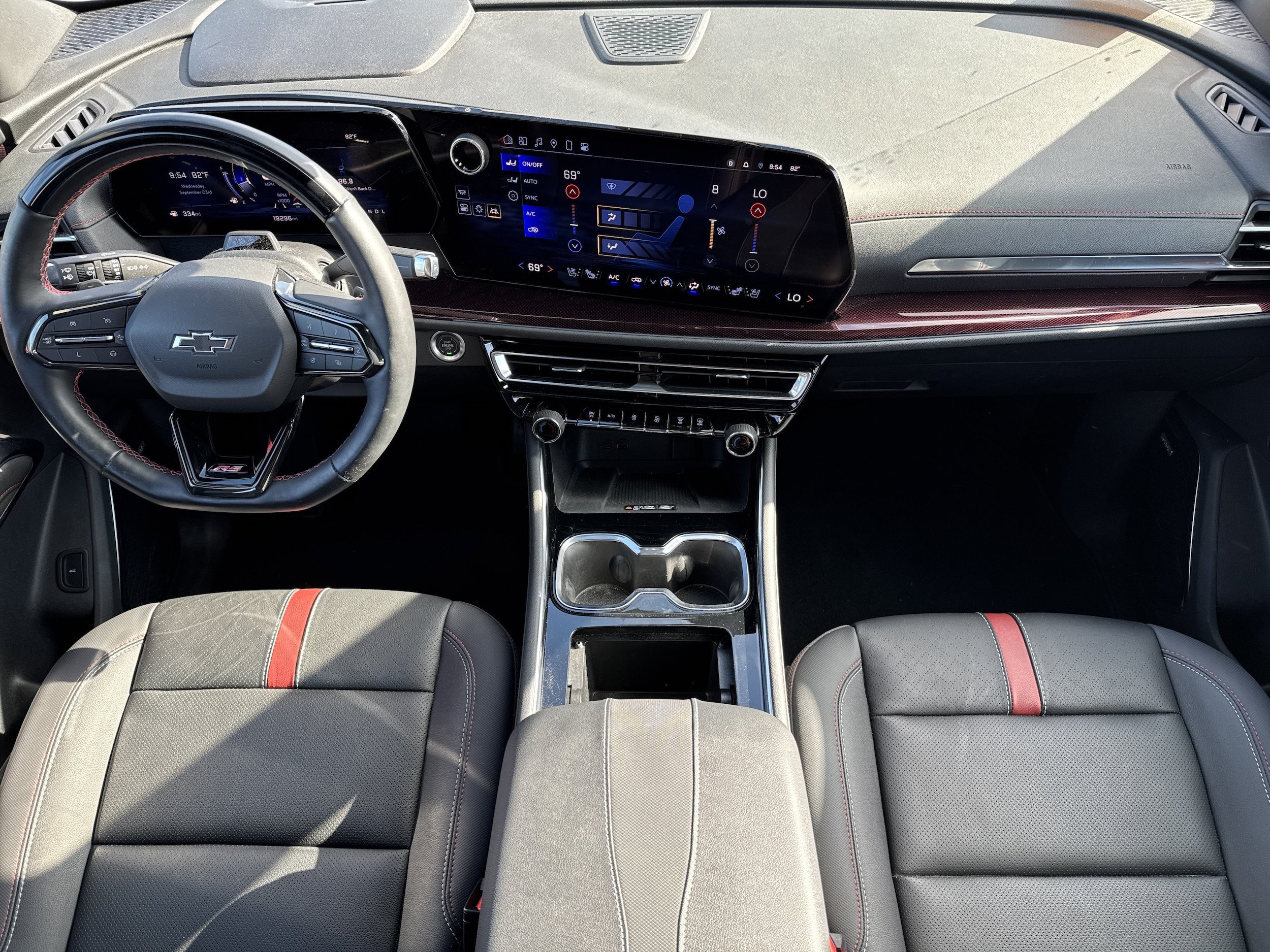 Used 2024 Chevrolet Traverse RS FWD image 18