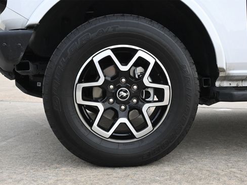 Used 2023 Ford Bronco Outer Banks image 28