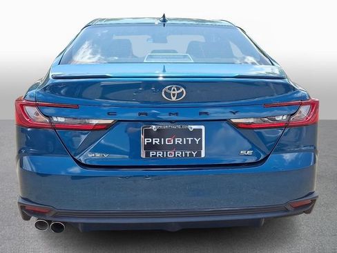 Used 2025 Toyota Camry SE FWD image 5