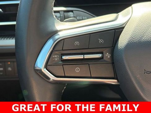 Used 2025 Chevrolet Traverse LT w/ Sun and Wheel Package FWD image 22