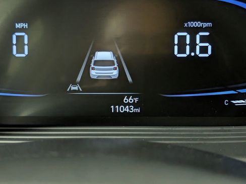 Used 2024 Hyundai Venue Limited image 20